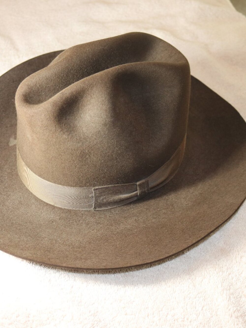 Westchester brown felt western hat. 7-1/8 size.  Nice hat.